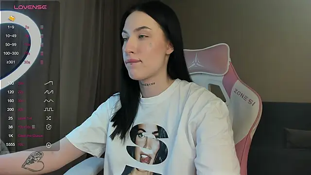 JenniferQueen11 online show from 01/11/25, 09:57