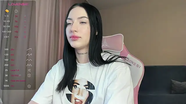 JenniferQueen11 online show from 01/19/25, 06:20