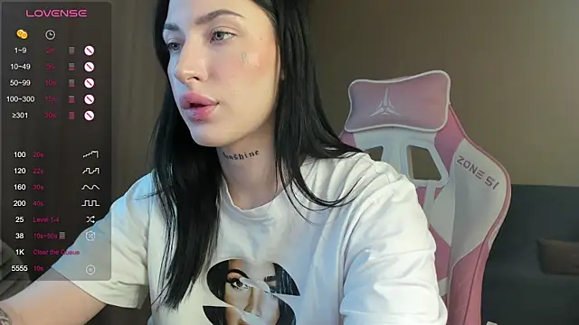 JenniferQueen11 online show from 02/06/25, 01:43