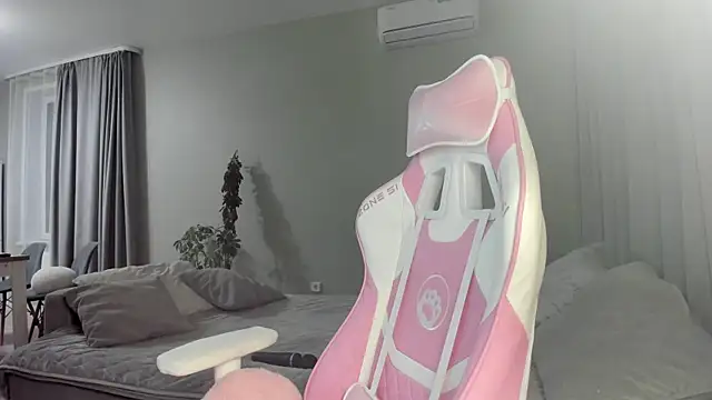 JenniferQueen11 online show from 03/13/25, 02:01