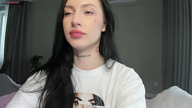 JenniferQueen11 online show from 09/28/25, 09:47