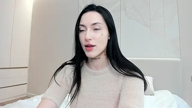 JenniferQueen11 online show from 11/30/25, 08:40