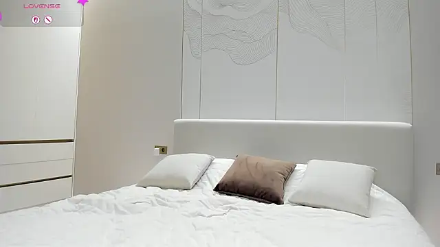 JenniferQueen11 online show from 02/13/26, 04:14