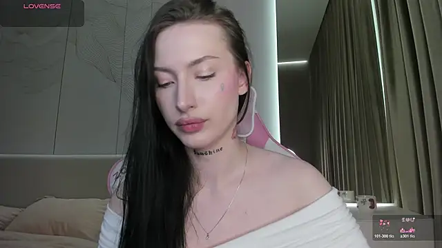 JenniferQueen11 online show from 06/04/26, 07:31