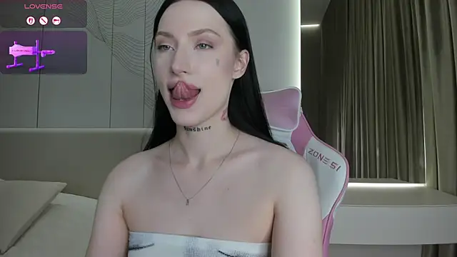 JenniferQueen11 online show from 07/10/26, 06:21