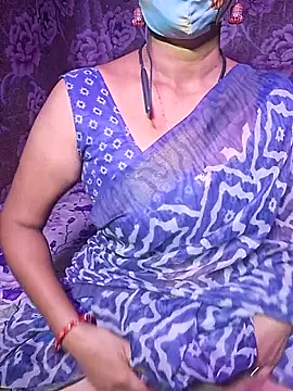 Snapshot of XBHUUME chatting on 10/04/25, 05:00 XBHUUME online show from 10/04/25, 05:00