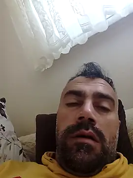 Snapshot of kevgir08 chatting on 05/17/26, 01:29 kevgir08 online show from 05/17/26, 01:29