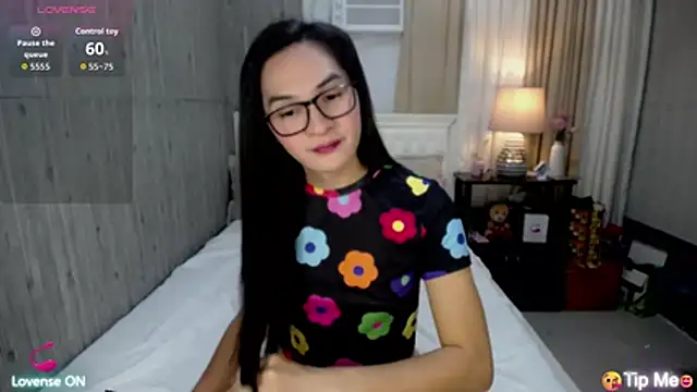 xAsianSweetHeart online show from 04/17/26, 11:19