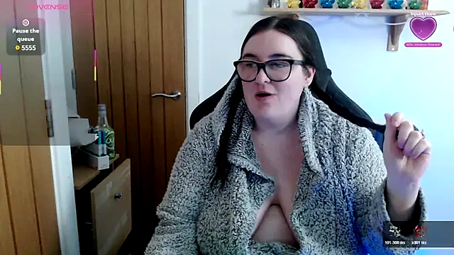 Snapshot of Rebecca_Summer chatting on 04/23/26, 06:25 Rebecca Summer online show from 04/23/26, 06:25
