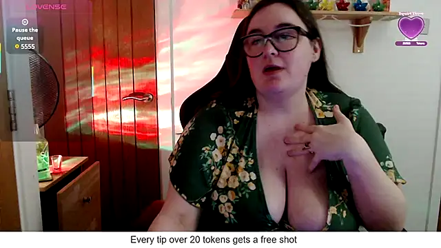 Snapshot of Rebecca_Summer chatting on 05/03/26, 03:51 Rebecca Summer online show from 05/03/26, 03:51