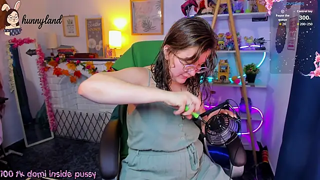 HunnyyLove online show from 02/17/26, 02:57