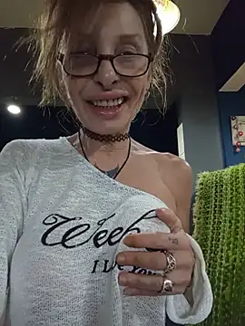 Snapshot of FrozenWaffle chatting on 07/18/26, 04:55 FrozenWaffle online show from 07/18/26, 04:55