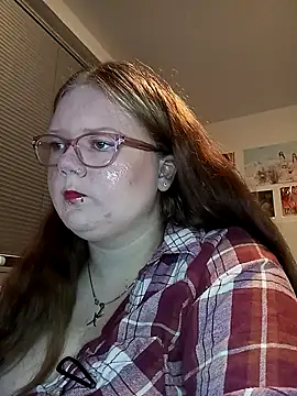 Snapshot of Merle18 chatting on 09/13/25, 06:29 Merle18 online show from 09/13/25, 06:29