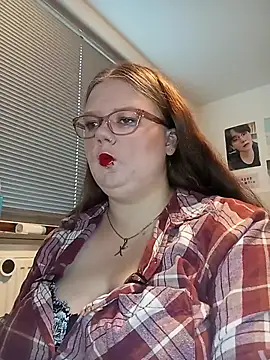 Snapshot of Merle18 chatting on 09/14/25, 05:01 Merle18 online show from 09/14/25, 05:01