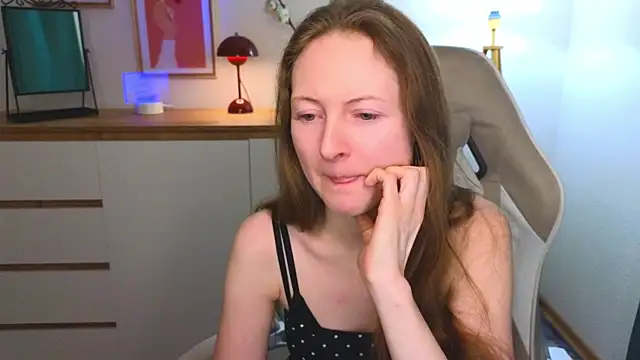 Snapshot of freya_nilsson chatting on 12/11/24, 07:14 freya nilsson online show from 12/11/24, 07:14