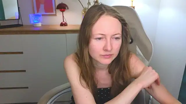 Snapshot of freya_nilsson chatting on 12/14/24, 04:09 freya nilsson online show from 12/14/24, 04:09