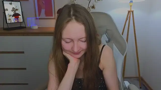 Snapshot of freya_nilsson chatting on 12/17/24, 06:42 freya nilsson online show from 12/17/24, 06:42