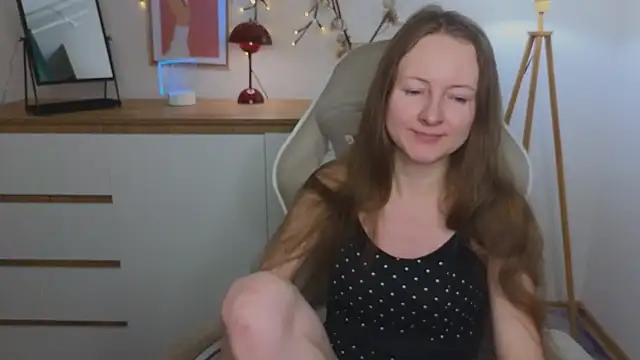Snapshot of freya_nilsson chatting on 12/18/24, 04:06 freya nilsson online show from 12/18/24, 04:06