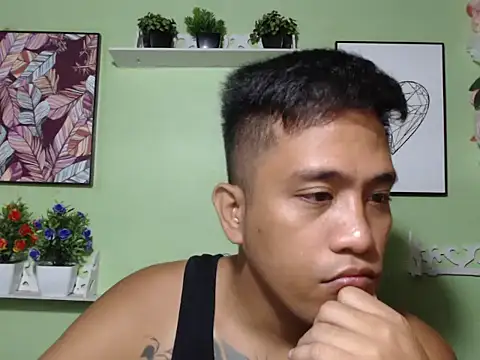 Snapshot of Thyler08 chatting on 09/10/25, 06:24 Thyler08 online show from 09/10/25, 06:24