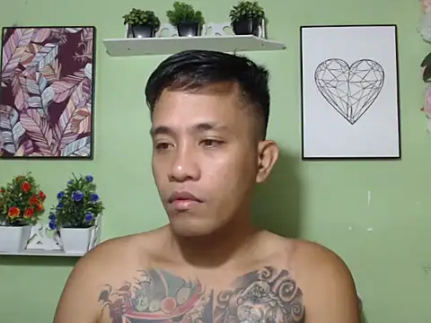 Snapshot of Thyler08 chatting on 09/27/25, 05:12 Thyler08 online show from 09/27/25, 05:12