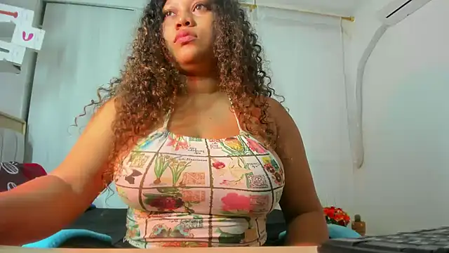 Lunastar02 online show from 09/21/25, 04:41