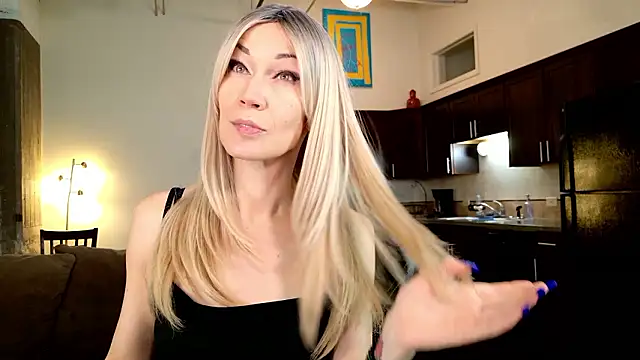 Snapshot of EveEnigma chatting on 12/05/24, 01:17 EveEnigma online show from 12/05/24, 01:17