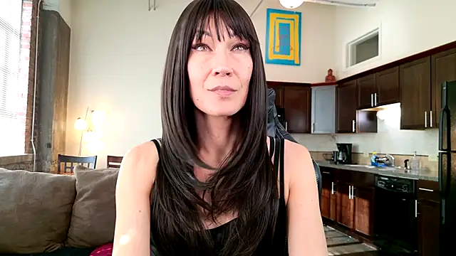 Snapshot of EveEnigma chatting on 12/18/24, 05:42 EveEnigma online show from 12/18/24, 05:42