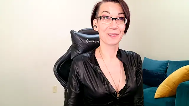 Snapshot of EveEnigma chatting on 02/18/25, 05:10 EveEnigma online show from 02/18/25, 05:10