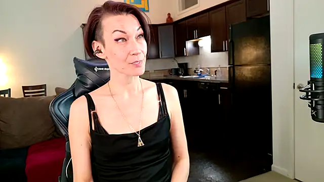 Snapshot of EveEnigma chatting on 03/05/25, 01:06 EveEnigma online show from 03/05/25, 01:06