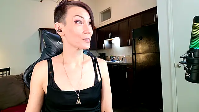 Snapshot of EveEnigma chatting on 03/22/25, 01:08 EveEnigma online show from 03/22/25, 01:08