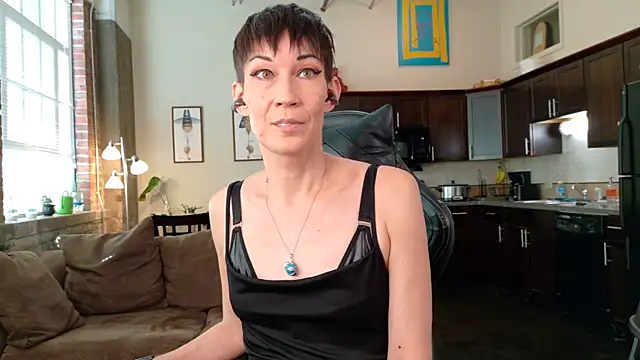 Snapshot of EveEnigma chatting on 01/10/26, 08:21 EveEnigma online show from 01/10/26, 08:21