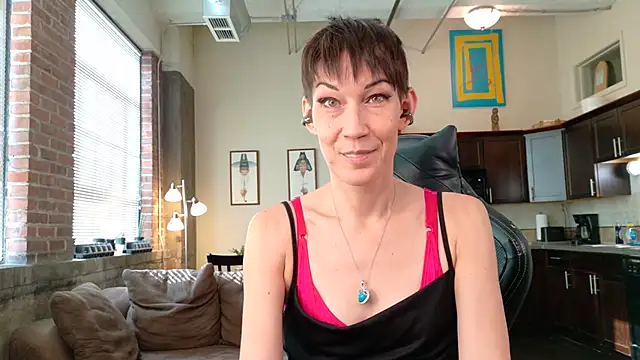 Snapshot of EveEnigma chatting on 01/15/26, 07:06 EveEnigma online show from 01/15/26, 07:06