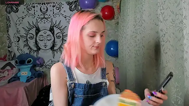 Cutie Adelia online show from 12/12/24, 01:28