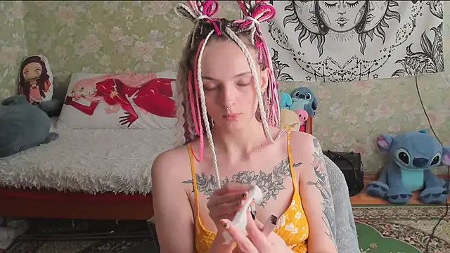 Cutie Adelia online show from 06/12/26, 09:41