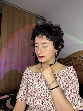 bellaa-w online show from 10/31/25, 02:07