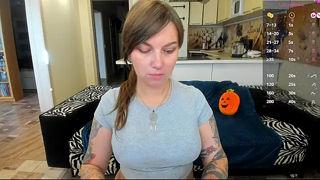 Snapshot of StacyTigerr chatting on 10/18/25, 11:33 StacyTigerr online show from 10/18/25, 11:33