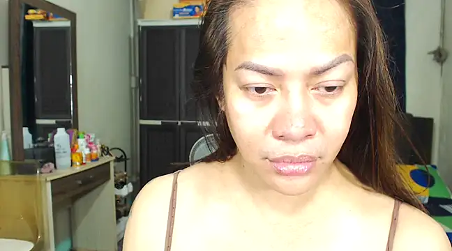 Snapshot of HugeKatarinaTS chatting on 02/15/25, 01:05 HugeKatarinaTS online show from 02/15/25, 01:05