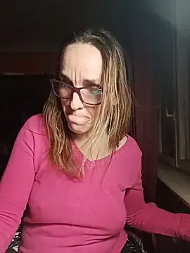 Dettybitch40 online show from 12/17/25, 04:24