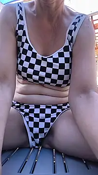 Snapshot of Dettybitch40 chatting on 06/29/26, 12:27 Dettybitch40 online show from 06/29/26, 12:27
