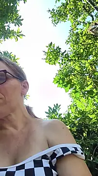 Snapshot of Dettybitch40 chatting on 06/30/26, 01:01 Dettybitch40 online show from 06/30/26, 01:01