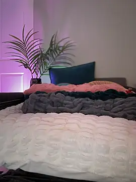 Fiona Kent  online show from 12/24/24, 01:27