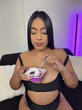 Sara mocca  online show from 04/15/26, 09:04