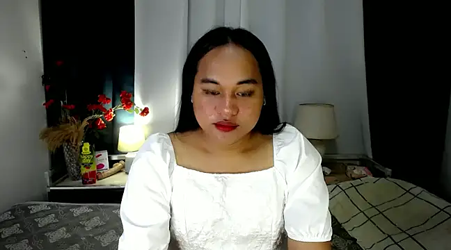 Snapshot of bettina_love chatting on 12/11/24, 10:14 bettina love online show from 12/11/24, 10:14