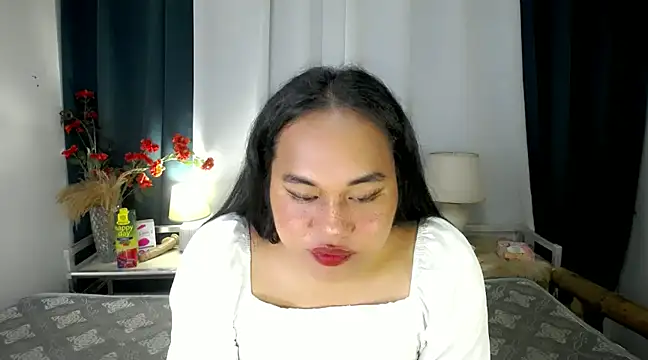 Snapshot of bettina_love chatting on 12/11/24, 01:17 bettina love online show from 12/11/24, 01:17
