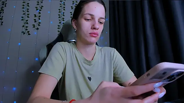 Snapshot of KarlaSim chatting on 02/27/26, 12:10 KarlaSim online show from 02/27/26, 12:10