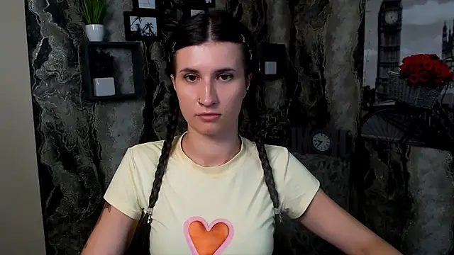 Snapshot of MaryEm976 chatting on 06/26/26, 05:45 MaryEm976 online show from 06/26/26, 05:45