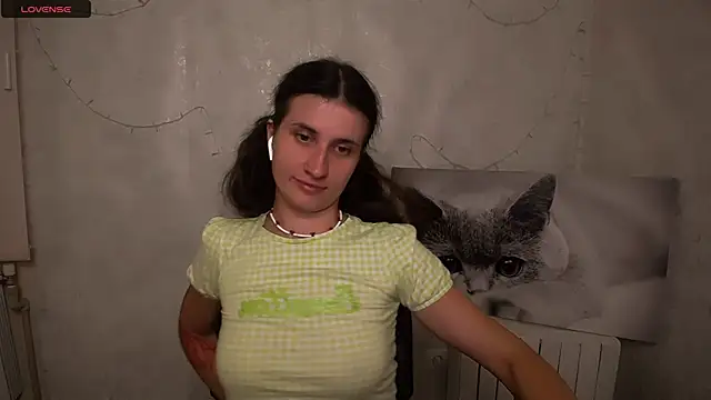 Snapshot of MaryEm976 chatting on 07/20/26, 10:39 MaryEm976 online show from 07/20/26, 10:39
