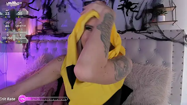 Atenea Klett  online show from 10/29/25, 02:19