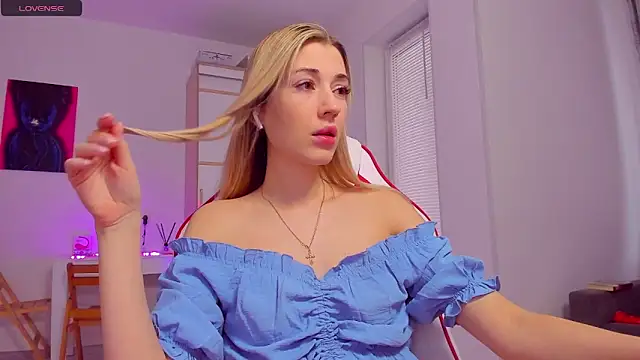 HotCarolineXO online show from 02/03/25, 07:40