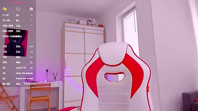 HotCarolineXO online show from 02/22/25, 10:29